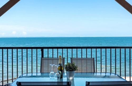 Redcliffe Apartment | * Bay Vista * Two Bedroom Waterfront Apartment