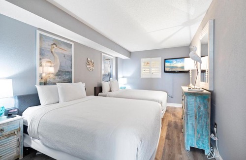 Crescent Beach Hotel | Bay Watch 0439
