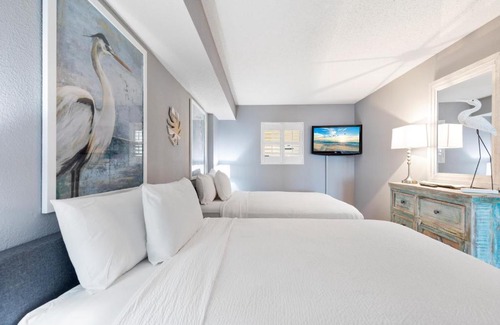 Crescent Beach Hotel | Bay Watch 0439