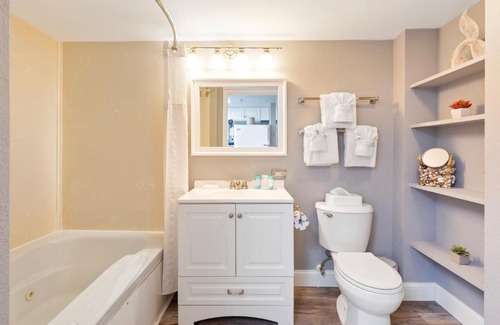 Crescent Beach Hotel | Bay Watch 0439