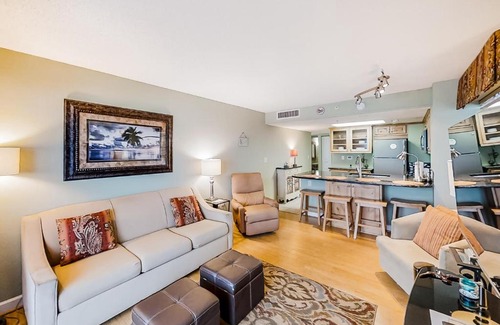Crescent Beach Hotel | Bay Watch 0732
