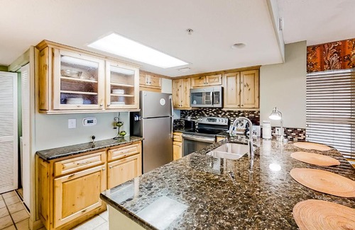 Crescent Beach Hotel | Bay Watch 0732