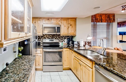 Crescent Beach Hotel | Bay Watch 0732