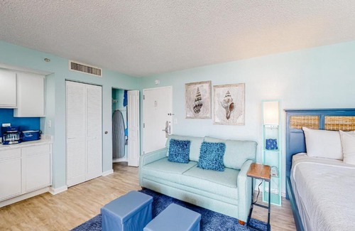 Crescent Beach Hotel | Bay Watch 0801