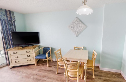 Crescent Beach Hotel | Bay Watch 834