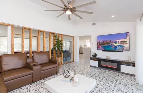 Bay Crest Park House | BayCrest Waterfront Pool Oasis Home in Tampa