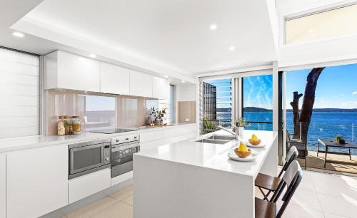 Corlette Apartment | Baydream on the Beach - With Breathtaking Water Views