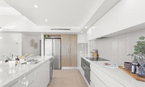 Corlette Apartment | Baydream on the Beach - With Breathtaking Water Views