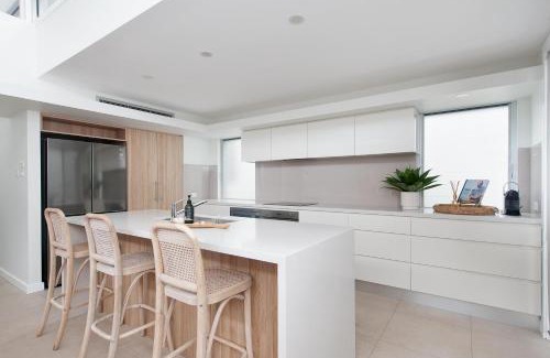 Corlette Apartment | Baydream on the Beach - With Breathtaking Water Views