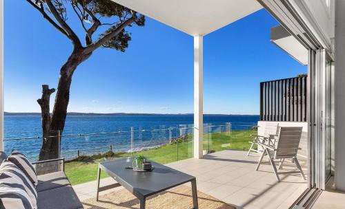 Corlette Apartment | Baydream on the Beach - With Breathtaking Water Views