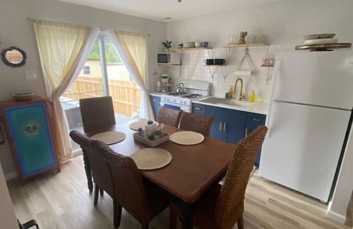 Villas Cottage | BAYDREAMER is a cozy cottage close to the water and pet friendly