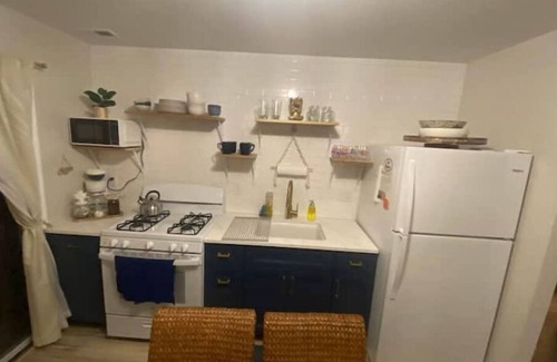 Villas Cottage | BAYDREAMER is a cozy cottage close to the water and pet friendly