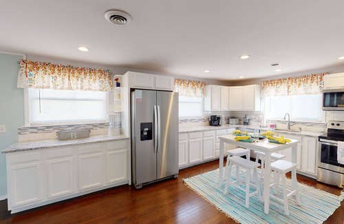 Villas House | BayDreamer ~Pool~Pet-Friendly~1.5 Blks from Bay