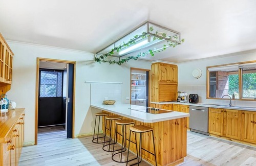 Venus Bay House | Baydreamer Retreat - luxurious home on an acre, only metres from the beach access.
