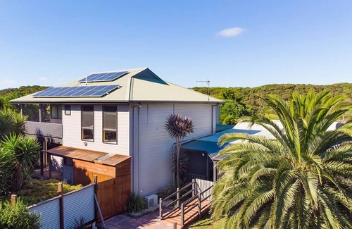 Venus Bay House | Baydreamer Retreat - luxurious home on an acre, only metres from the beach access.