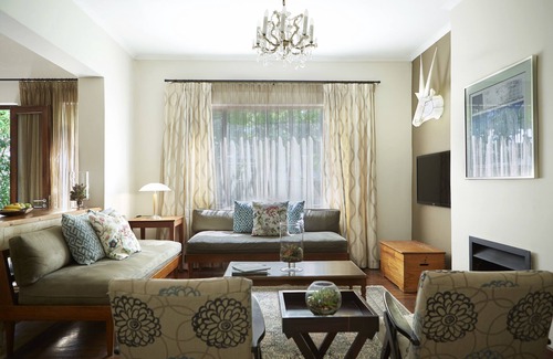 Three Anchor Bay Bed & Breakfast | Bayflowers Guesthouse