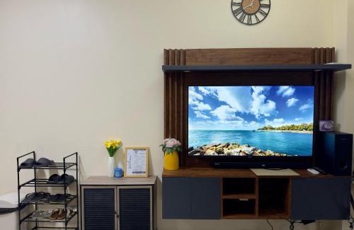 Pasay Apartment | Bayfront 1BR Condo in Pasay Manila with Wi-Fi, Netflix & Pool Access, Near NAIA Airport, Mall of Asia, OKADA, CCP & PICC