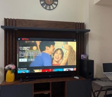 Pasay Apartment | Bayfront 1BR Condo in Pasay Manila with Wi-Fi, Netflix & Pool Access, Near NAIA Airport, Mall of Asia, OKADA, CCP & PICC