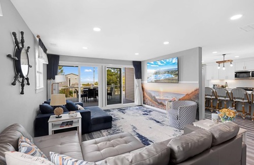 Villas House | Bayfront 6 bedroom 3 bath w/in-ground pool!