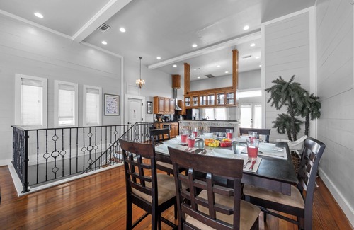 Galveston House | Bayfront + BBQ + Kayaks + Elevator + 5 Mins From Beach