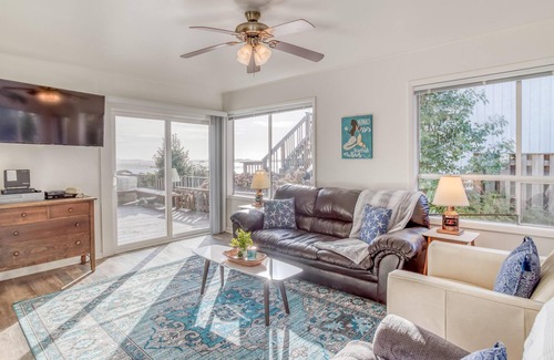 Lincoln City House | Bayfront Bungalow