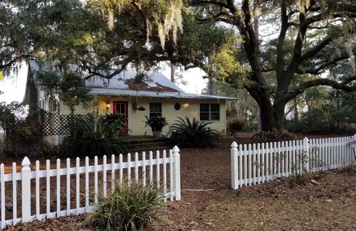 Gasque Cottage | Bayfront Cottage. Private pier! Sunsets! Sunrises! 4 acres of peace and quiet!