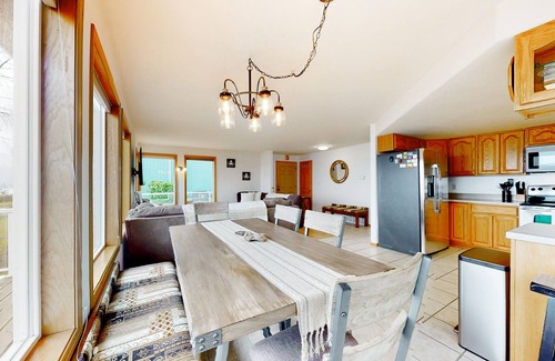 Camano Island House | Bayfront home with amazing water & mountain views, deck, lawn, grill, streaming