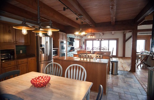 Gulf Breeze House | Bayfront Lodge-Beautiful & Unique East Bay Retreat