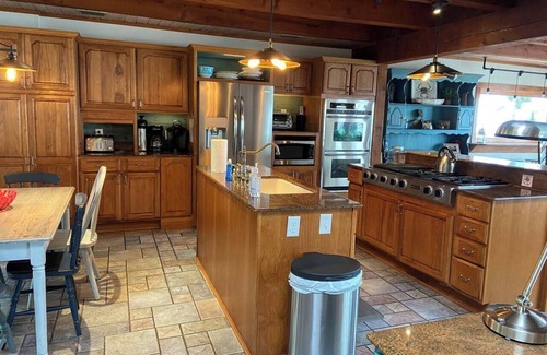 Gulf Breeze House | Bayfront Lodge-Beautiful & Unique East Bay Retreat