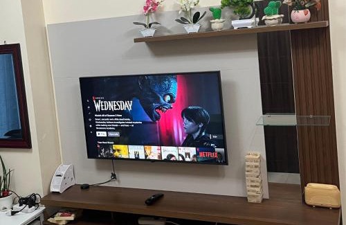 Pasay Apartment | Bayfront Suite in Pasay, Manila Near NAIA Terminal, PICC, Star City, MOA and US Embassy - Pet-Friendly, Free Pool, Wi-Fi & Netflix