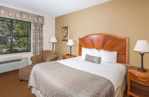 Asheville Hotel | Baymont by Wyndham Asheville/Biltmore Village