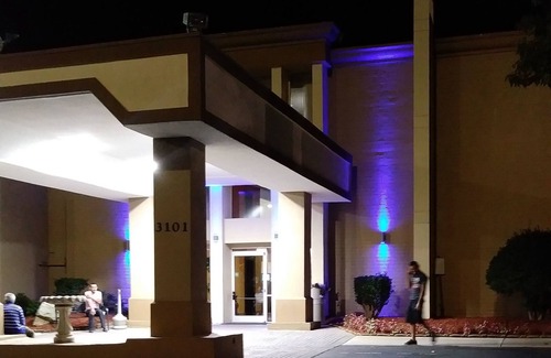 Paw Creek Hotel | Baymont by Wyndham Charlotte Airport North / I-85 North