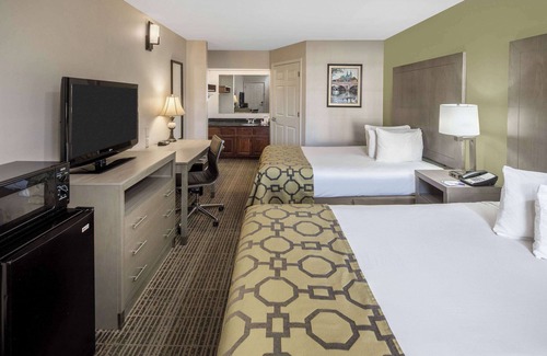 Cleveland Hotel | Baymont by Wyndham Cleveland