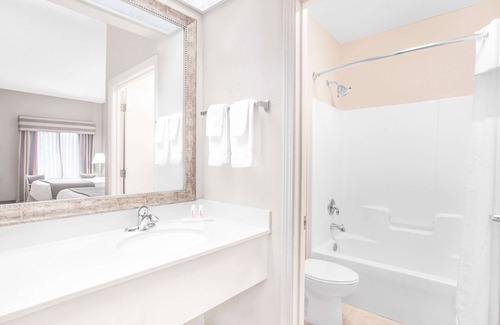 Crestview Hotel | Baymont by Wyndham Crestview