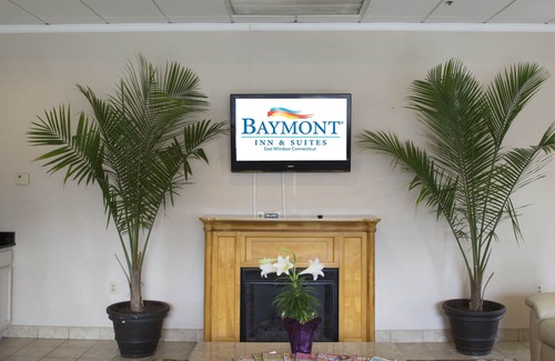 East Windsor Hotel | Baymont by Wyndham East Windsor Bradley Airport
