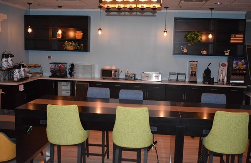 East Windsor Hotel | Baymont by Wyndham East Windsor Bradley Airport