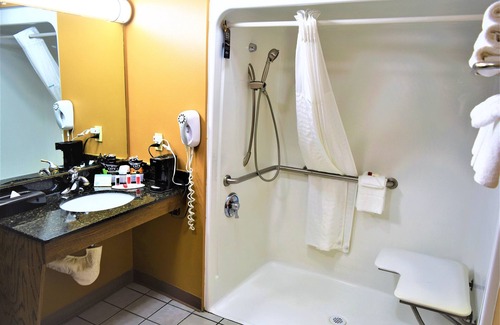 Forest City Hotel | Baymont by Wyndham Forest City