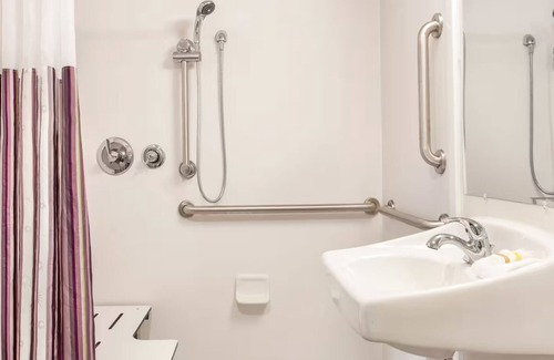 Fort Myers Hotel | Baymont by Wyndham Fort Myers Central