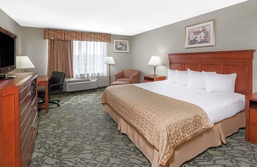 Walker Hotel | Baymont by Wyndham Grand Rapids N/Walker
