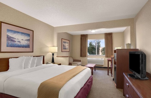 Golden Hotel | Baymont by Wyndham Golden/Red Rocks