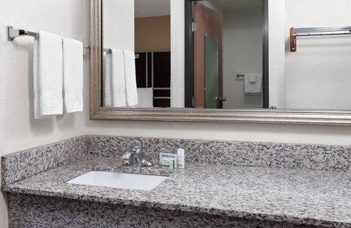 Ashwaubenon Hotel | Baymont by Wyndham Green Bay
