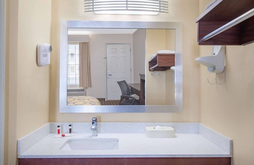 Greenwood Hotel | Baymont by Wyndham Greenwood