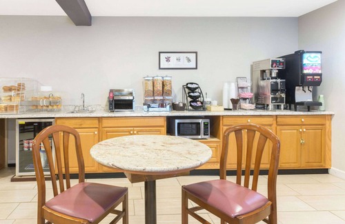 Henrietta Hotel | Baymont by Wyndham Henrietta/Rochester