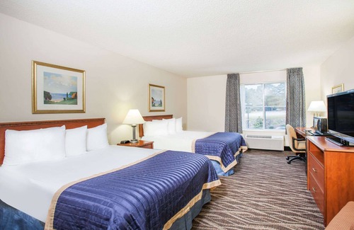 Lake Hamilton Hotel | Baymont by Wyndham Hot Springs On the Lake