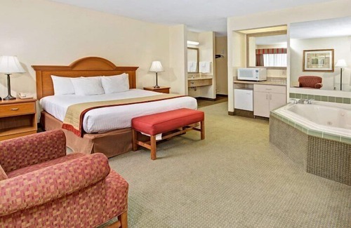 Acton Hotel | Baymont by Wyndham Indianapolis
