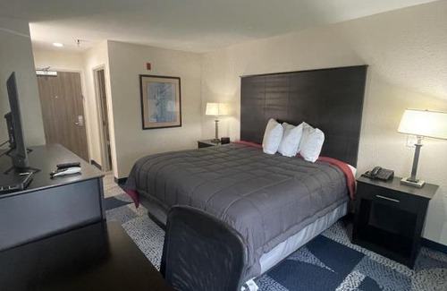 Iowa Hotel | Baymont by Wyndham Iowa Lake Charles