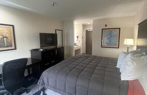 Iowa Hotel | Baymont by Wyndham Iowa Lake Charles