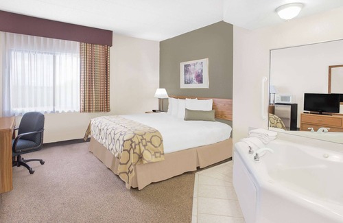 Janesville Hotel | Baymont by Wyndham Janesville