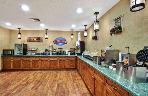 Ashley Oaks Hotel | Baymont by Wyndham Knoxville/Cedar Bluff