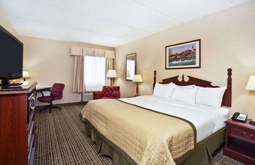 Ashley Oaks Hotel | Baymont by Wyndham Knoxville/Cedar Bluff